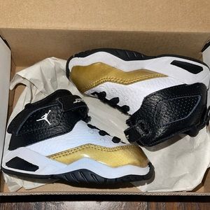 Jordan B’Loyal black, white and gold size 4c